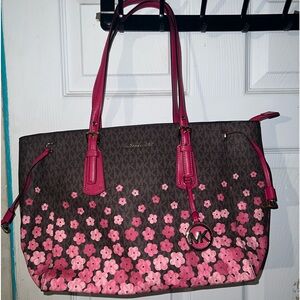 Michael Kors Voyager Multi-Function Top Zip Medium Tote